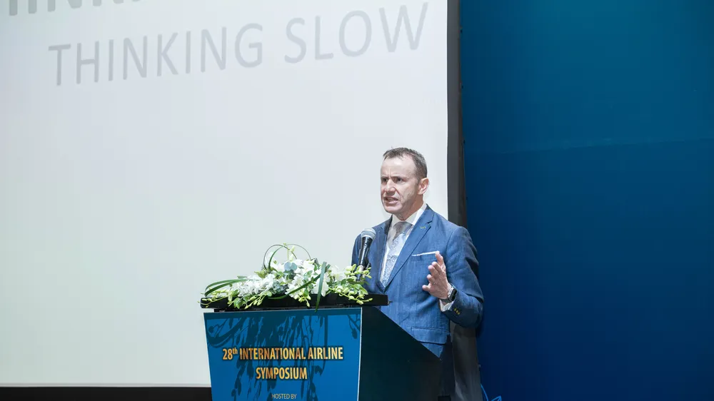 Đại biểu quốc tế phát biểu tại hội nghị IAS 2024 đang diễn ra tại Hà Nội.
