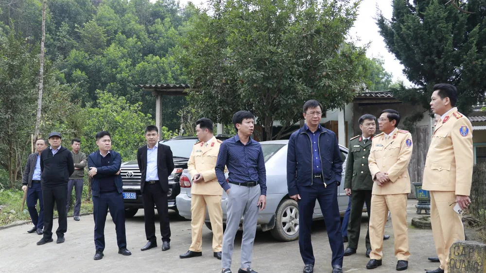 Đoàn công tác của Ủy ban ATGT Quốc gia đã đến hiện trường vụ tai nạn tại Tuyên Quang sáng 5-3