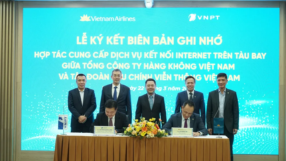 Lễ ký kết hợp tác triển khai dịch vụ kết nối internet trên máy bay