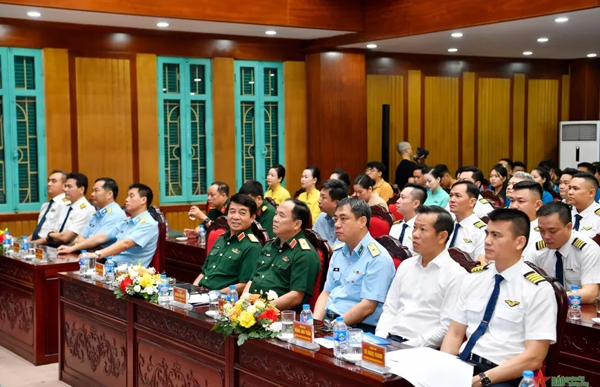 Chương trình giao lưu với chủ đề “Hành trình chinh phục bầu trời” ngày 23-4