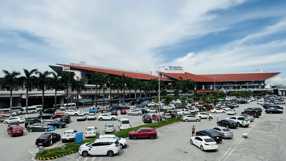 Hành khách bỏ quên ví có 500 triệu đồng tại sân bay