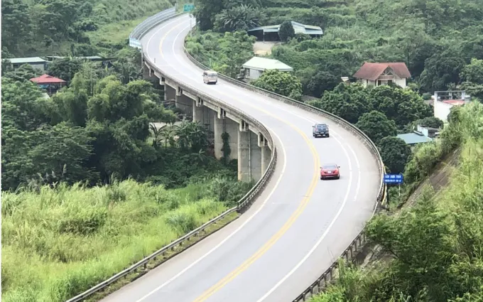 Đoạn tuyến Yên Bái - Lào Cai đầu tư phân kỳ quy mô 2 làn xe