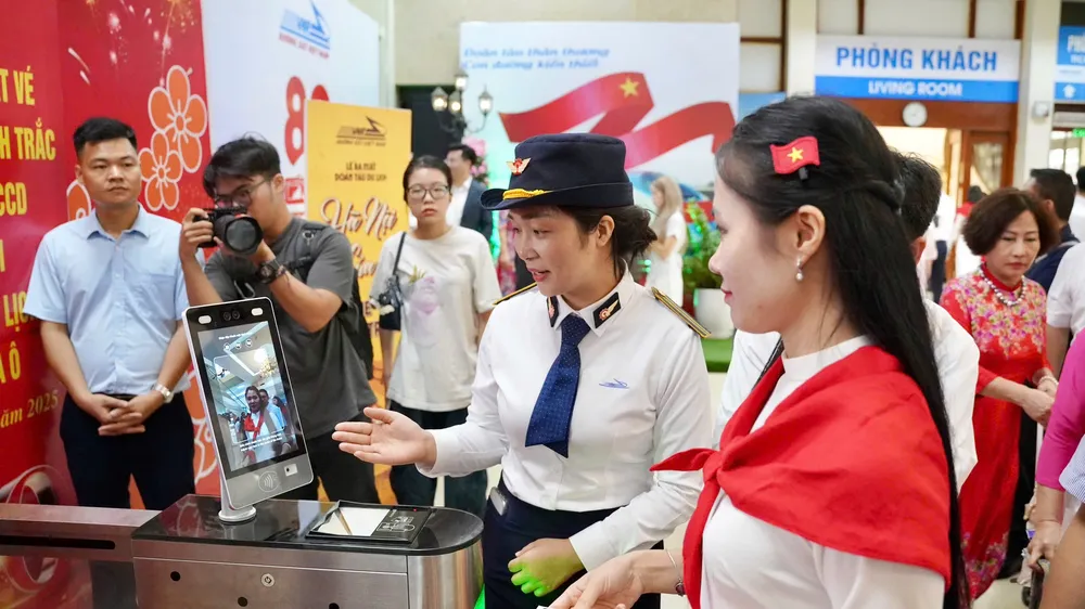 Ga Hà Nội đã khai trương ứng dụng sinh trắc học để làm thủ tục đi tàu, tạo thuận lợi cho hành khách ngay trong dịp cao điểm 2-9