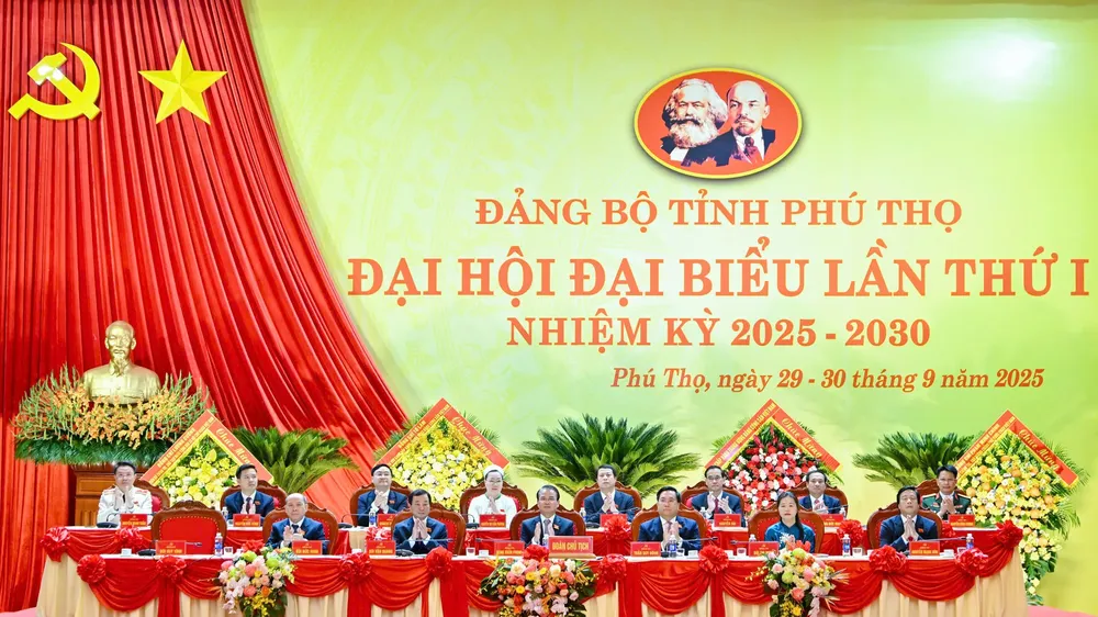 Đại hội đại biểu Đảng bộ tỉnh Phú Thọ lần thứ I, nhiệm kỳ 2025-2030 khai mạc phiên chính thức. Ảnh: VIẾT CHUNG