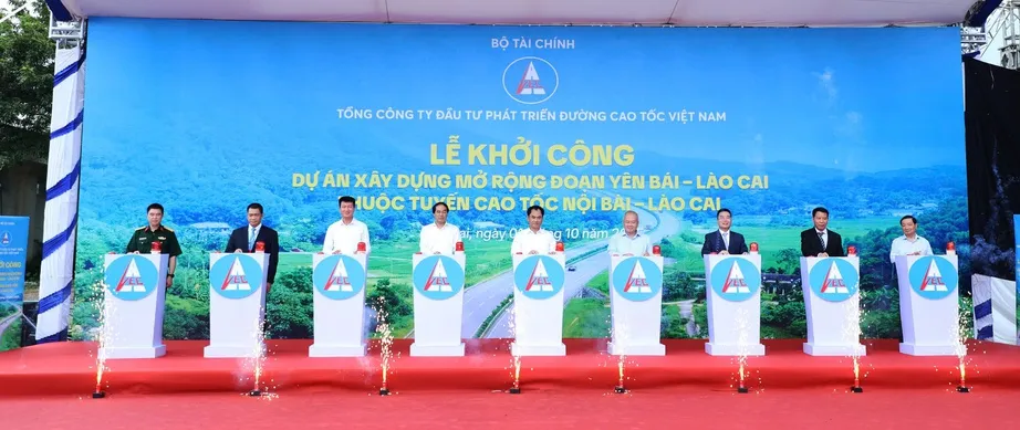 Khởi công dự án xây dựng mở rộng đoạn Yên Bái - Lào Cai thuộc tuyến đường bộ cao tốc Nội Bài - Lào Cai ngày 1-10