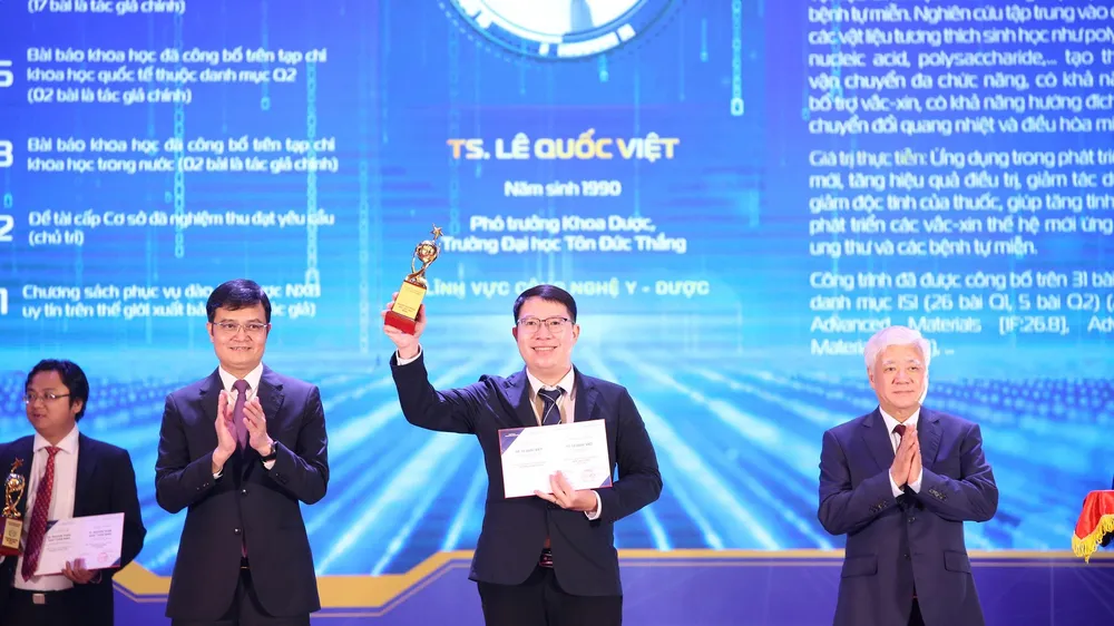 Vinh danh 10 nhà khoa học trẻ đoạt Giải thưởng Quả cầu vàng năm 2025