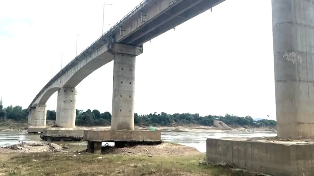 Cầu sông Lô bị xuống cấp