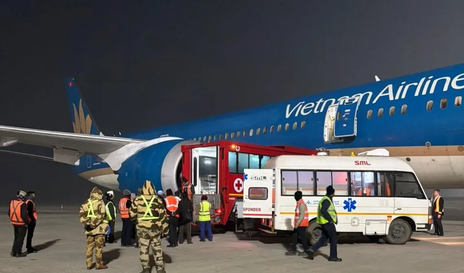 Máy bay Vietnam Airlines hạ cánh khẩn cấp tại Ấn Độ để cấp cứu hành khách