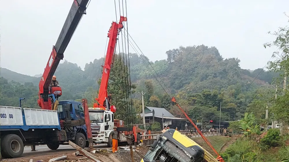 Hiện trường tai nạn xảy ra tại Sơn La sáng 17-1