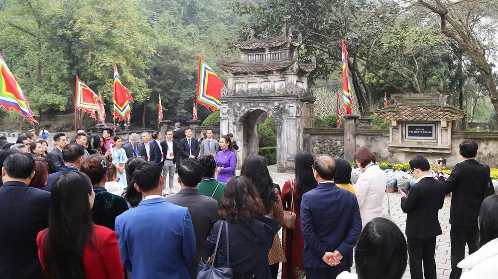 100 kiều bào tiêu biểu tham dự chương trình “Gặp gỡ, kết nối kiều bào với tỉnh Ninh Bình” ngày 7-2