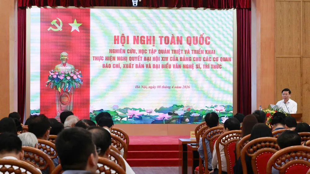 Hội nghị toàn quốc nghiên cứu, học tập, quán triệt và triển khai thực hiện Nghị quyết Đại hội XIV của Đảng cho các cơ quan báo chí, xuất bản và đại biểu văn nghệ sĩ, trí thức, ngày 8-4. Ảnh: VIẾT CHUNG