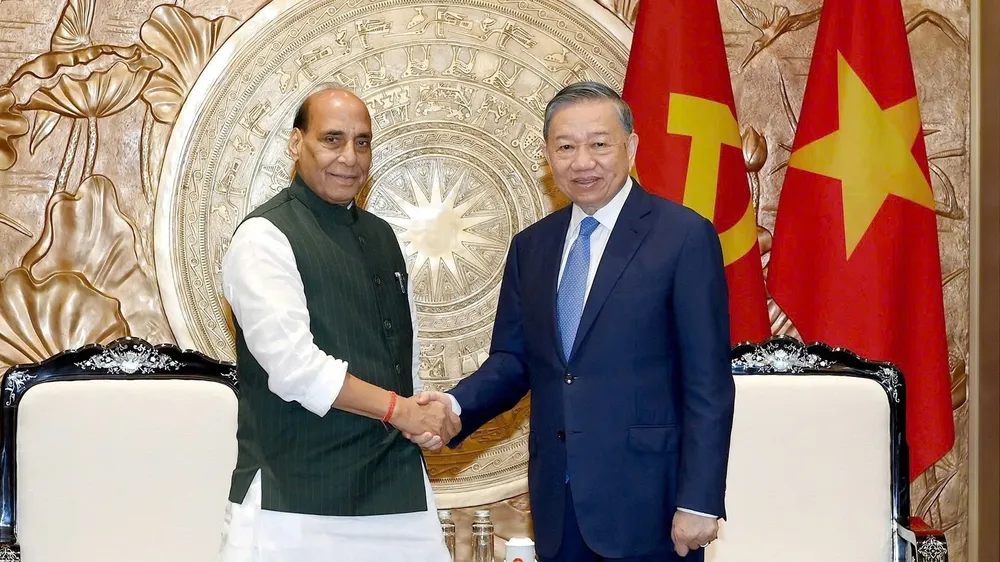 Tổng Bí thư, Chủ tịch nước Tô Lâm tiếp Bộ trưởng Quốc phòng Ấn Độ Rajnath Singh. Ảnh: VIẾT CHUNG
