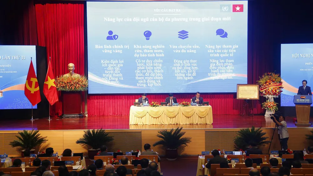 Phiên họp về cơ quan đại diện “Tăng cường lãnh đạo, quản lý và nâng cao chất lượng, hiệu quả hoạt động của Cơ quan đại diện Việt Nam ở nước ngoài”, chiều 4-8