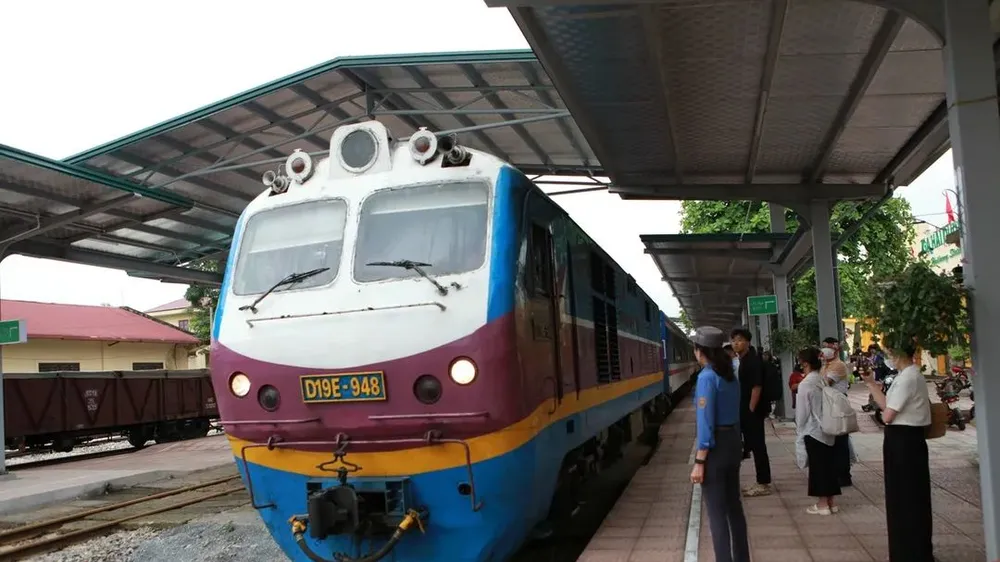 Mở bán vé tàu Tết Đinh Mùi từ ngày 30-8