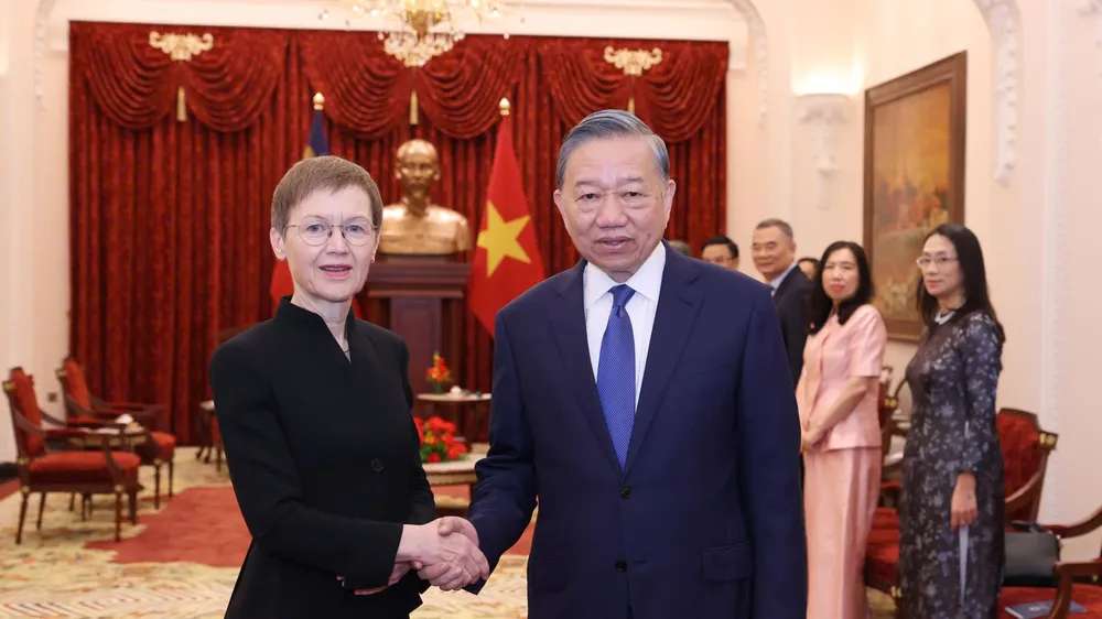 Tổng Bí thư, Chủ tịch nước Tô Lâm tiếp Thủ tướng Công quốc Liechtenstein Brigitte Haas, sáng 18-10. Ảnh: QUANG PHÚC