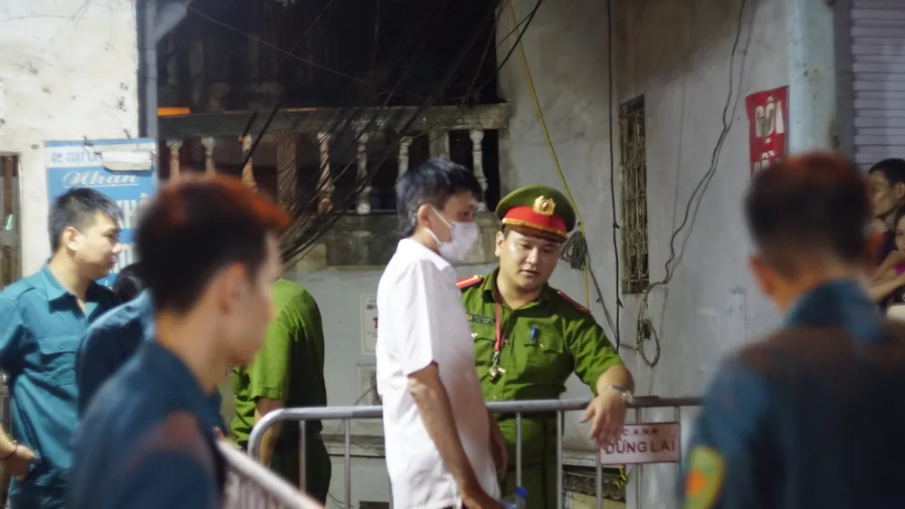 Kinh hoàng phát hiện 2 xác chết sau vụ cháy tại đường Đê La Thành