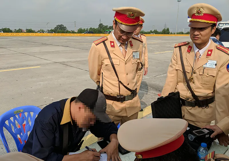 Tài xế xe bồn dương tính với ma túy, khai do uống "rượu 138"
