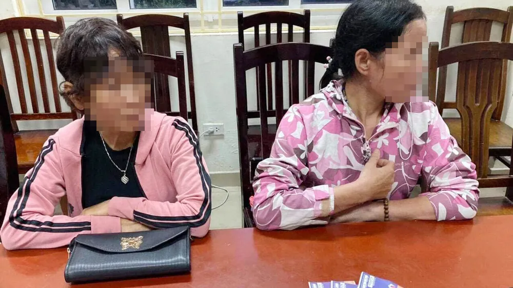 Các cò vé tại cơ quan công an