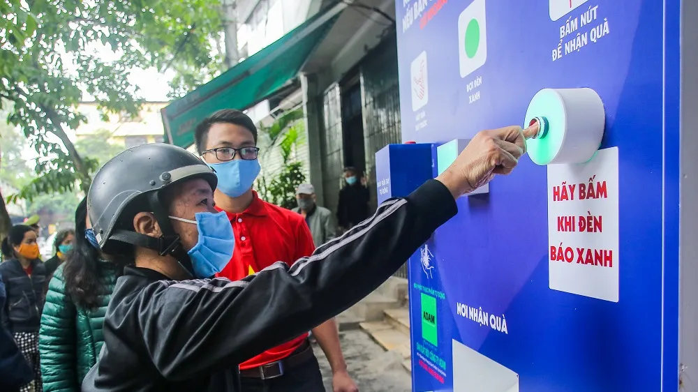 Thêm cây "ATM thực phẩm miễn phí" cho người khó khăn tại Hà Nội