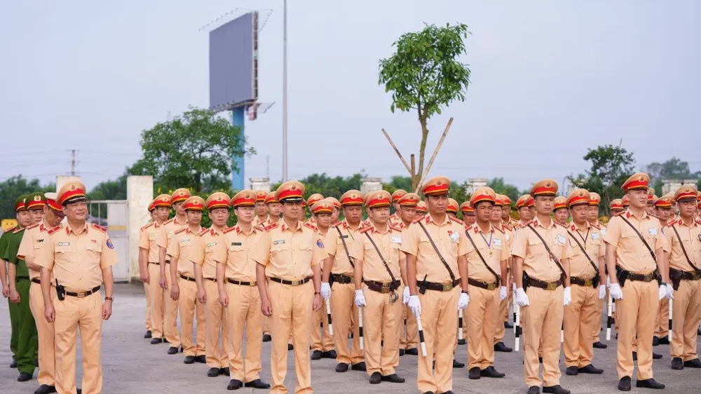 CSGT huy động tối đa lực lượng kiểm tra các phương tiện giao thông cơ giới đường bộ