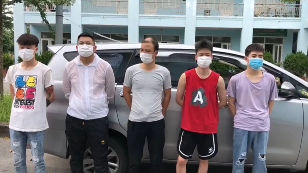 Bắt 5 người Trung Quốc nhập cảnh trái phép chuẩn bị vào TPHCM