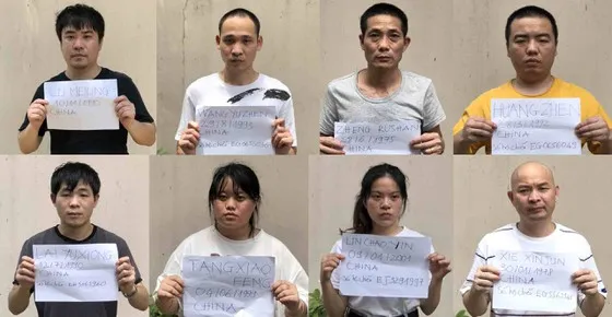 Nhóm nam nữ người Trung Quốc nghi nhập cảnh trái phép ở Công viên Gia Định, TPHCM, cuối tháng 7-2020.