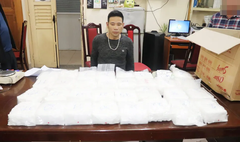 Một đối tượng trong băng nhóm buôn bán ma túy bị bắt giữ. Ảnh: PC04 Hà Nội cung cấp