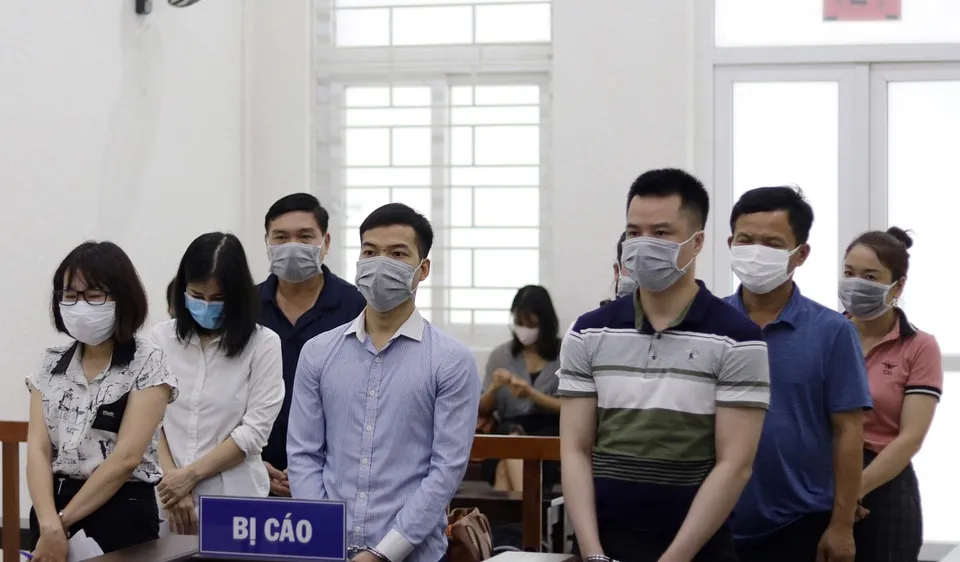 Đưa người trốn ra nước ngoài, 8 bị cáo lĩnh án tù