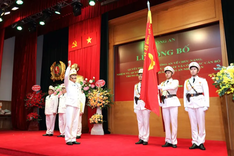 Ra mắt Trung đoàn Không quân Công an nhân dân