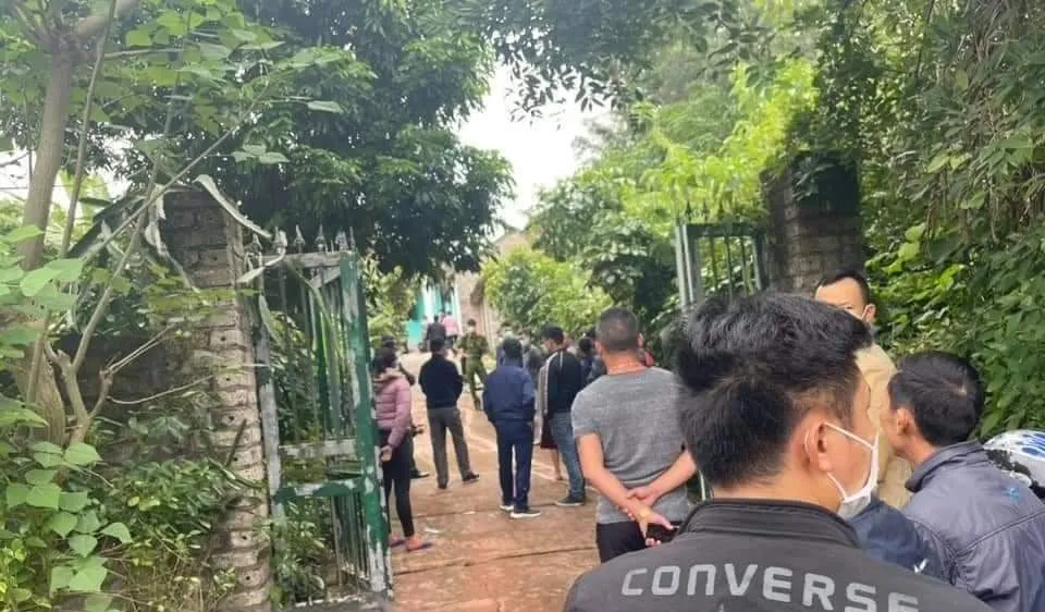 Công an truy tìm kẻ sát hại cha mẹ đẻ và em gái