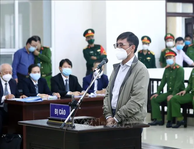 Cựu Phó Tổng cục trưởng Tổng cục Tình báo Nguyễn Duy Linh lĩnh 14 năm tù tội “nhận hối lộ“