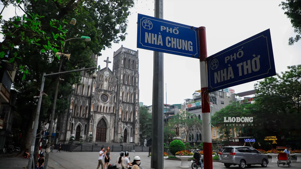 Hà Nội: Từ 17 giờ 30 hôm nay, cấm ô tô, xe máy vào phố Nhà thờ