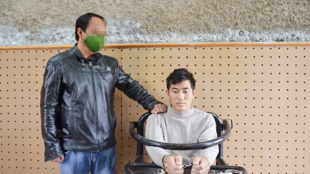 Giấu 99 bánh heroin và 1kg ma túy đá trong lốp xe ô tô