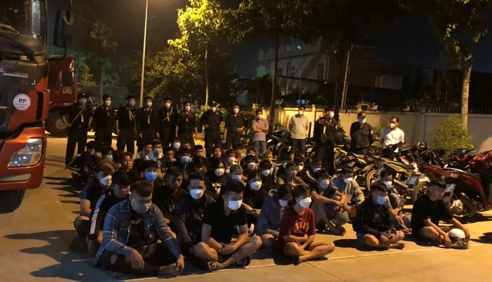 Vây bắt 43 thanh thiếu niên đua xe giữa đêm khuya