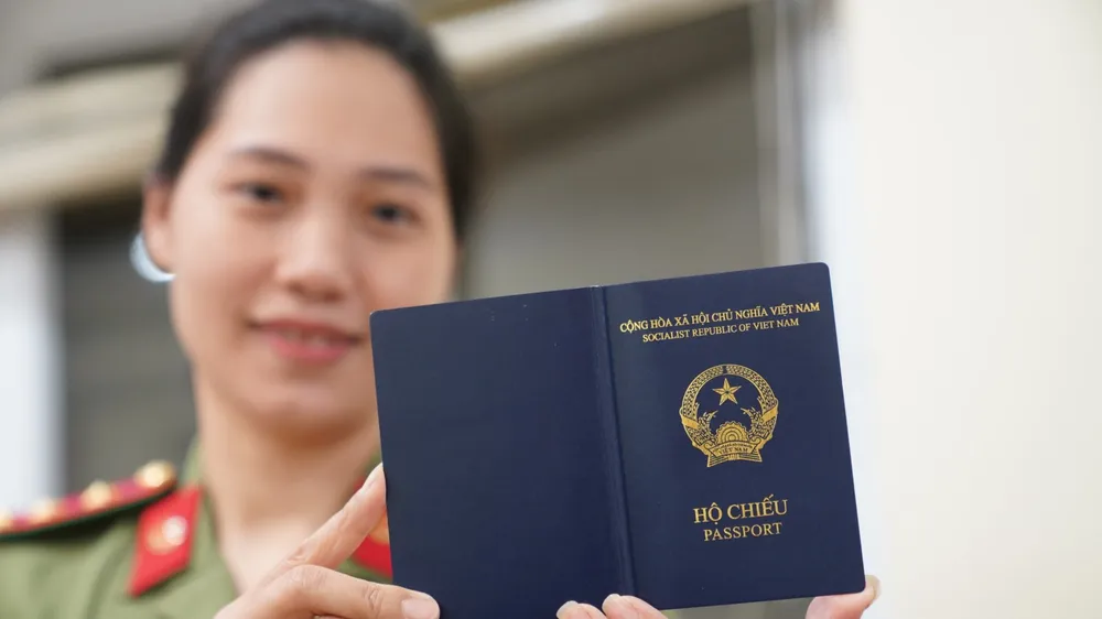 Bổ sung thông tin “Nơi sinh” vào hộ chiếu mẫu mới từ 15-9