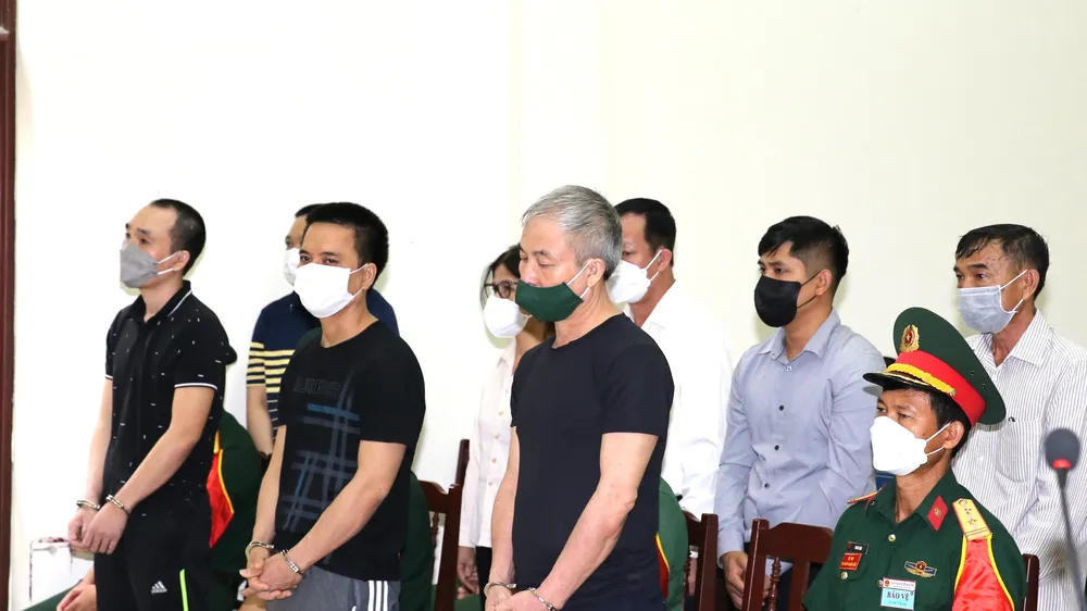 Đề nghị phạt 2 cựu Tư lệnh Bộ Tư lệnh Vùng Cảnh sát biển từ 15-17 năm tù