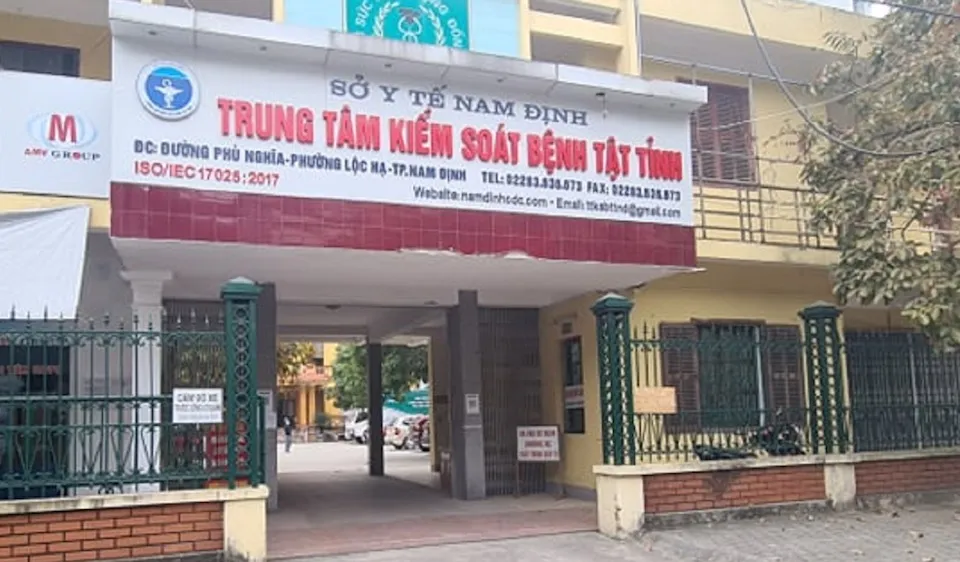 Bớt xén sinh phẩm bán cho Công ty Việt Á, 3 nhân viên CDC Nam Định bị khởi tố