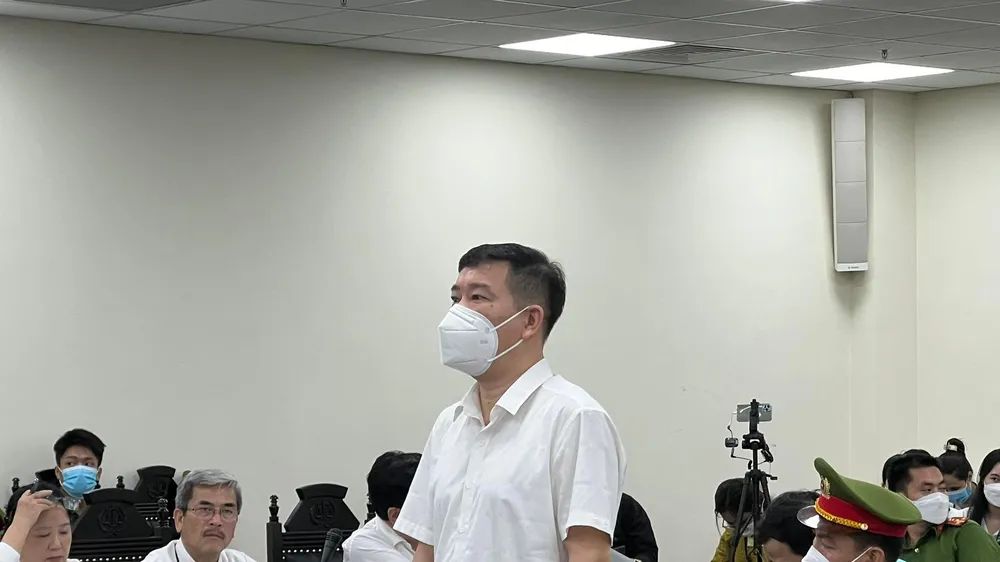 Cựu Trưởng Công an quận Tây Hồ hầu tòa với cáo buộc nhận hối lộ 