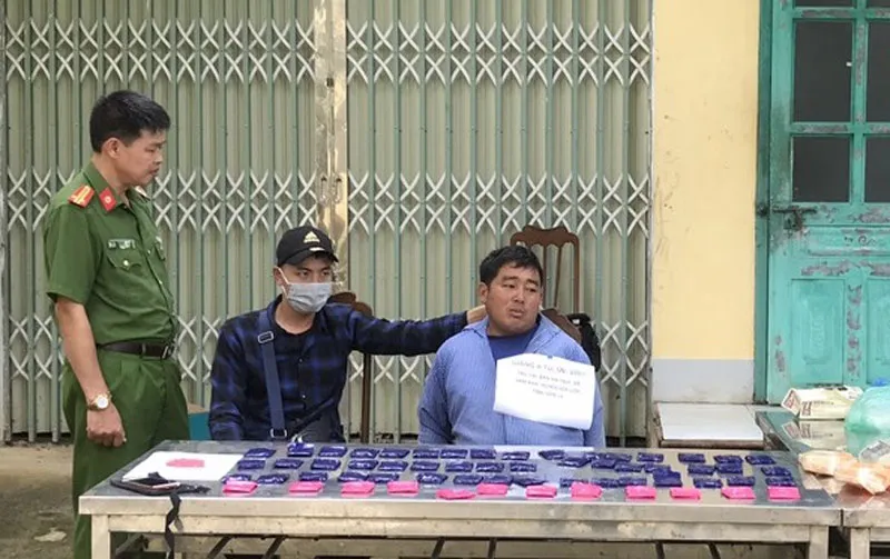 Người đàn ông 33 tuổi vận chuyển 12.000 viên ma túy tổng hợp
