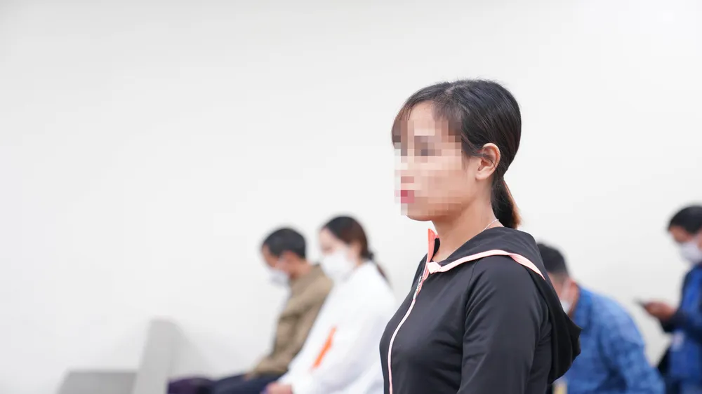 Mẹ bé gái 3 tuổi bị đóng đinh: Anh Huyên hành hạ con tôi quá ác