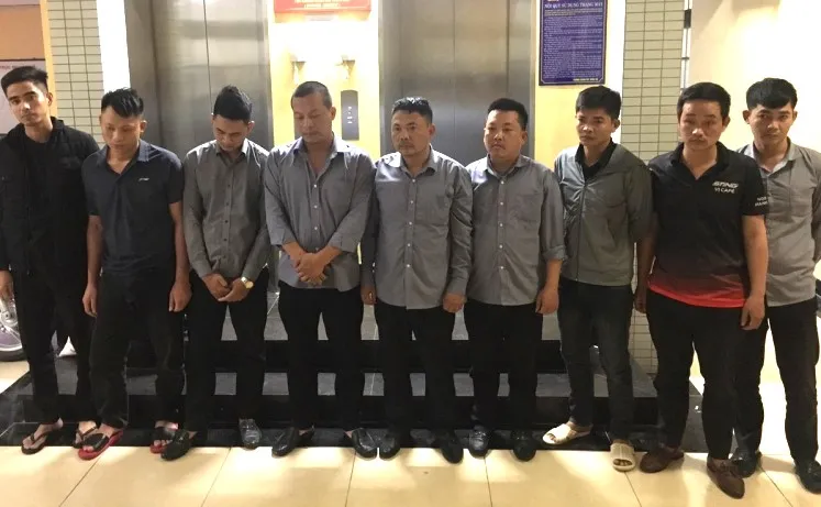 Bắt khẩn cấp 9 người về hành vi cưỡng đoạt tài sản