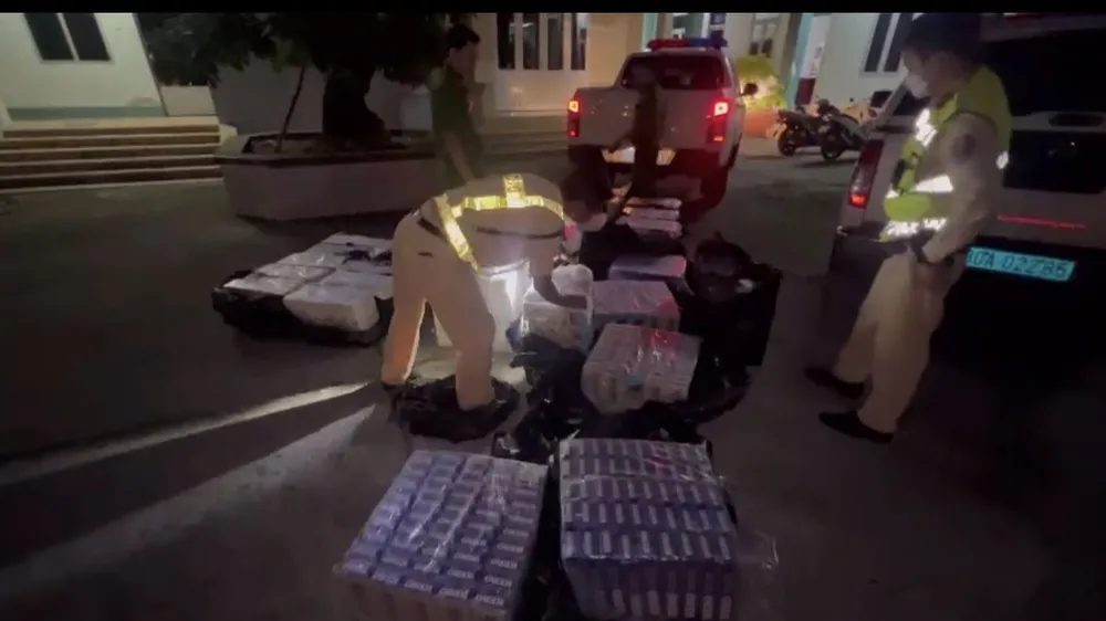 Thu giữ gần 11.000 bao thuốc lá lậu trên cao tốc TPHCM - Trung Lương