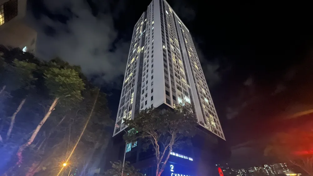 Hà Nội: Cháy trên căn hộ tầng 25 tòa nhà The Sun