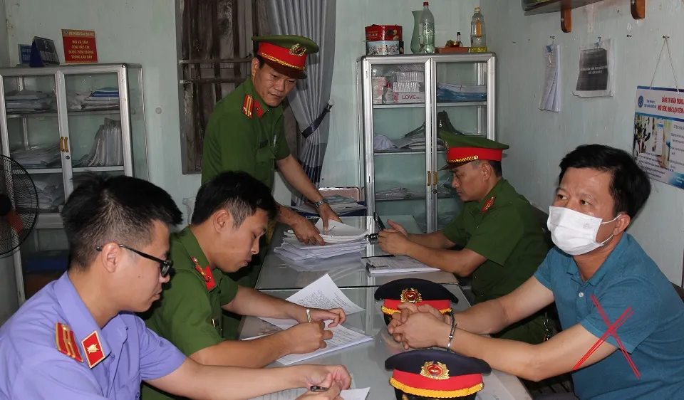 Bắt cựu trưởng trạm y tế vì tiếp tay cho trục lợi bảo hiểm 