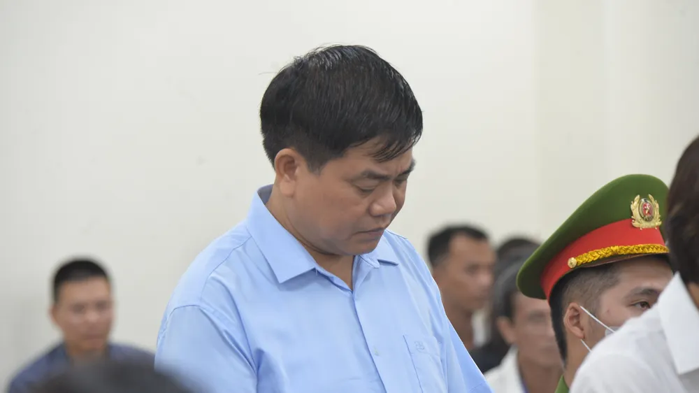 Ông Nguyễn Đức Chung bị tuyên phạt 18 tháng tù trong vụ án nâng giá cây xanh