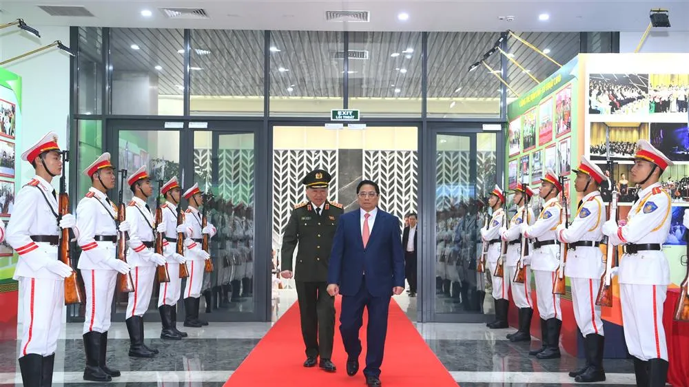 Thủ tướng giao nhiệm vụ cho ngành công an “năm sau phải cao hơn năm trước”
