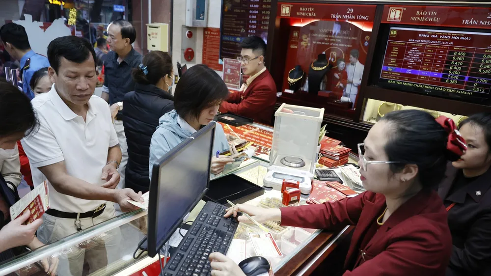 Hà Nội: Người dân không còn chen chân xếp hàng mua vàng