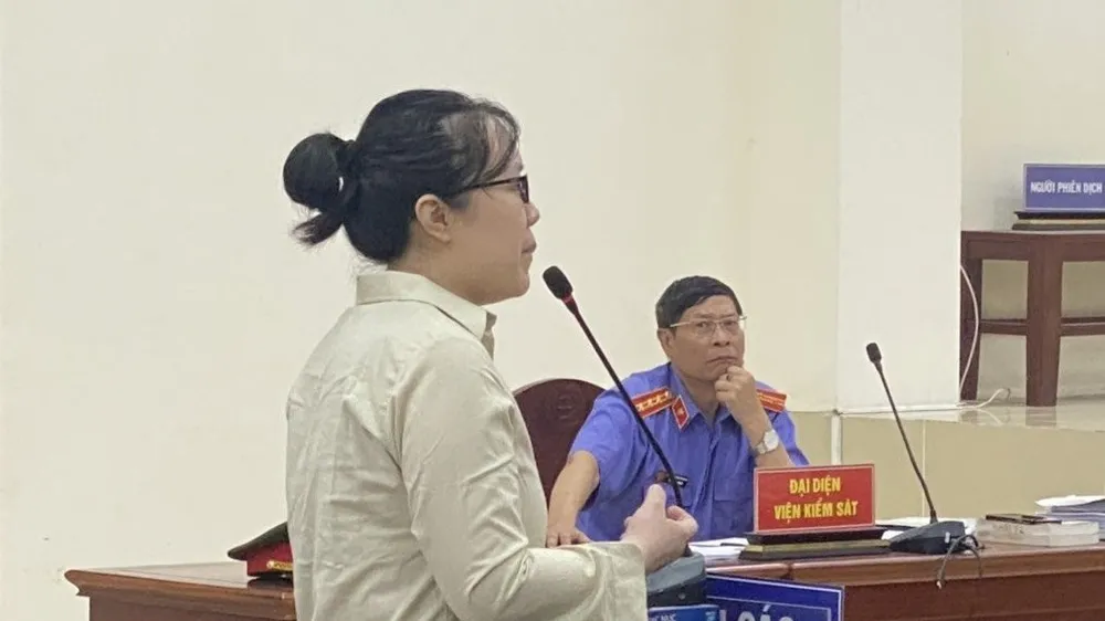 Trích xuất tin nhắn để làm rõ vụ án nữ 9x lừa đảo hơn 53 tỷ đồng