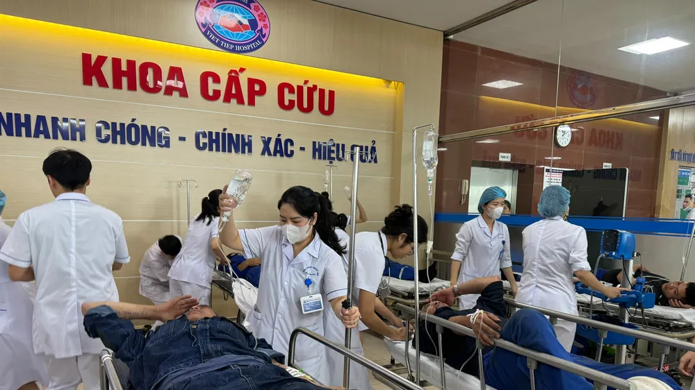 Nguyên nhân khiến hàng trăm công nhân đóng tàu bị ngộ độc sau bữa trưa