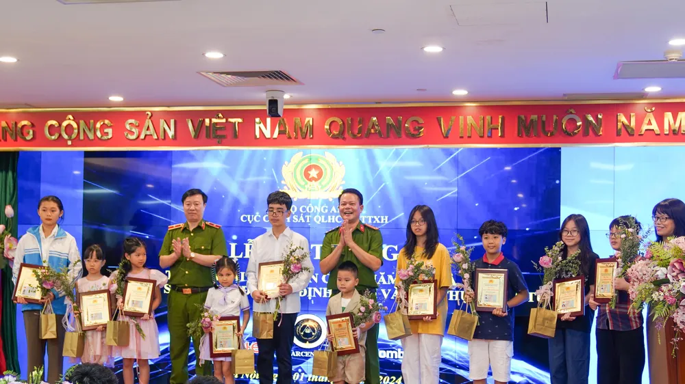 Hà Nội: Những công dân đầu tiên nhận Thẻ Căn cước